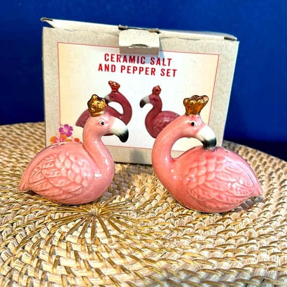 New Cracker Barrel Ceramic Pink Flamingo Crowned King&Queen-Salt & Pepper Shaker - Picture 1 of 5